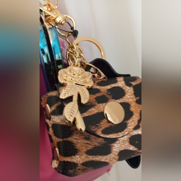 Ed Hardy Pink Rhinestone Siberia Hill Tiger Kiss Lock Frame Tattoo Charm Satchel - Picture 6 of 15